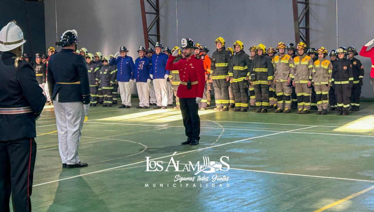 /los-alamos-conmemora-los-174-anos-de-bomberos-de-chile-con-emotiva