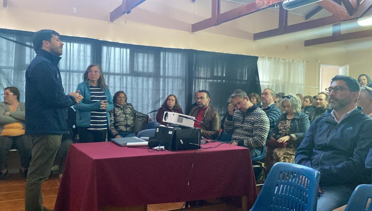 /vecinos-de-pampa-redonda-logran-compromiso-transversal-para-constitucion-de