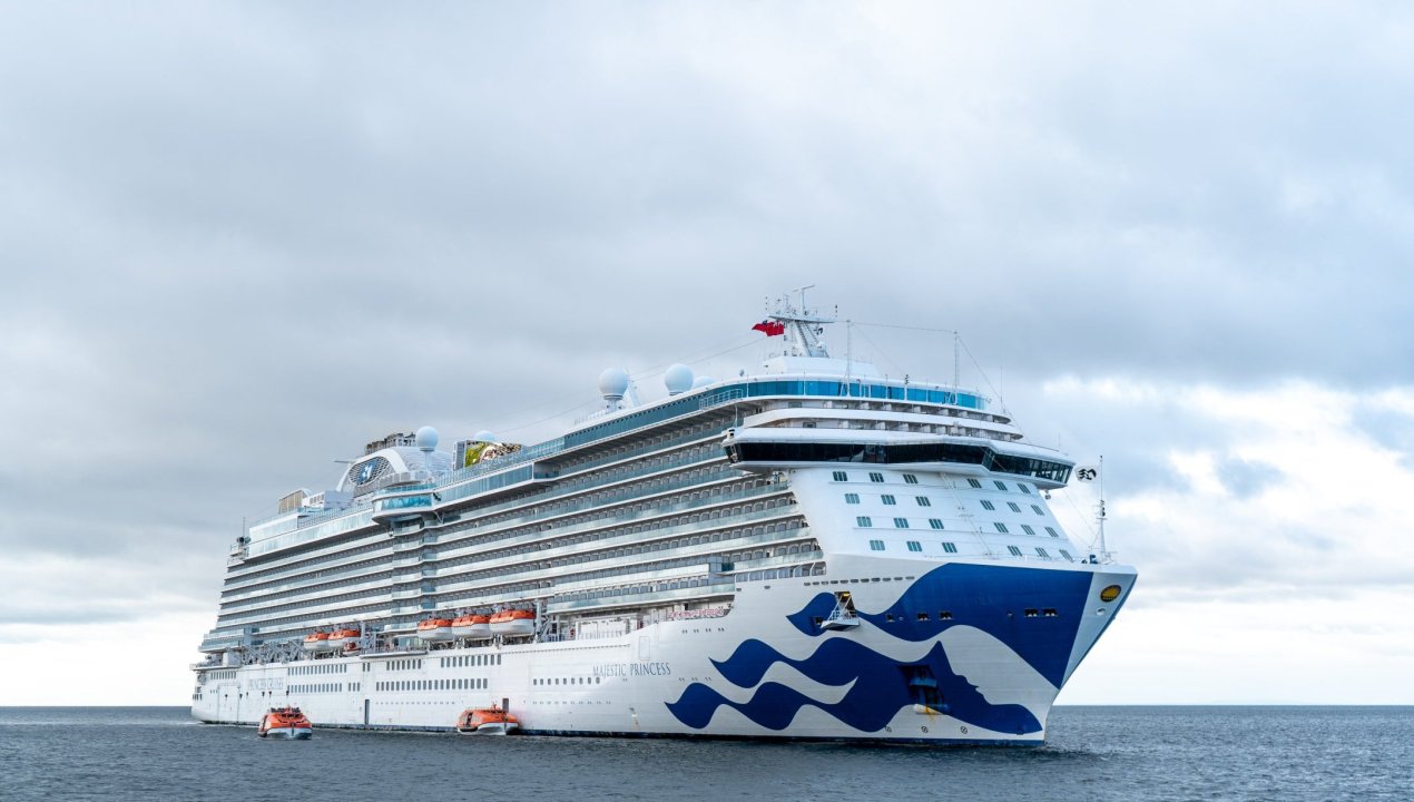 /empresa-portuaria-austral-reconoce-al-majestic-princess-el-crucero-mas
