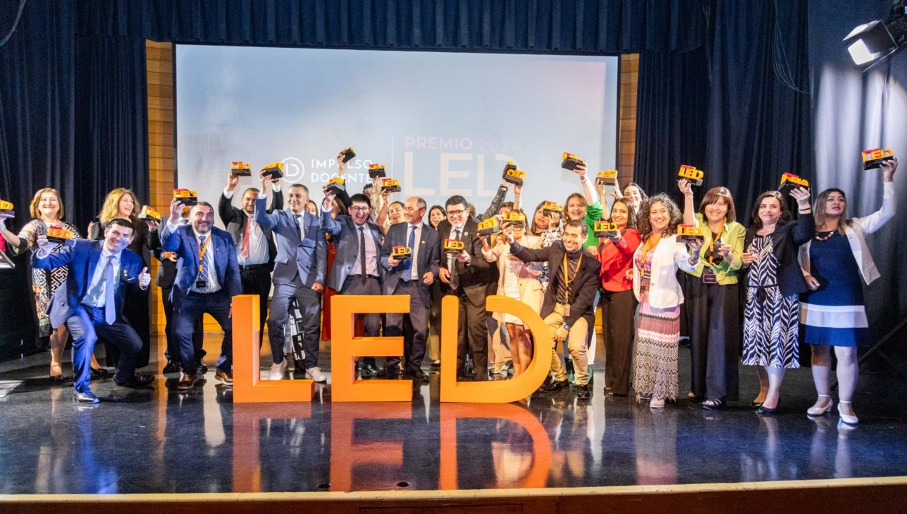 /dos-directoras-de-magallanes-son-finalistas-del-premio-led-2025-por-sus