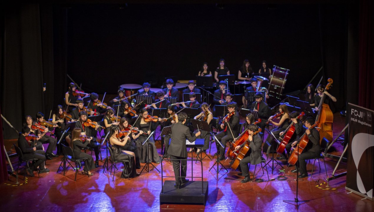 /jovenes-de-la-orquesta-sinfonica-juvenil-regional-de-magallanes-llenaron-de