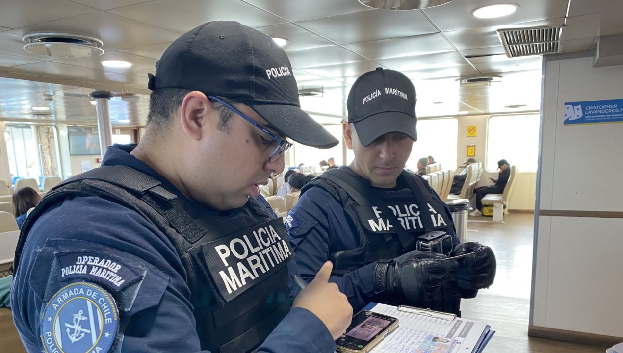 /patrulla-de-policia-maritima-realizo-operativo-preventivo-a-bordo-del-ferry