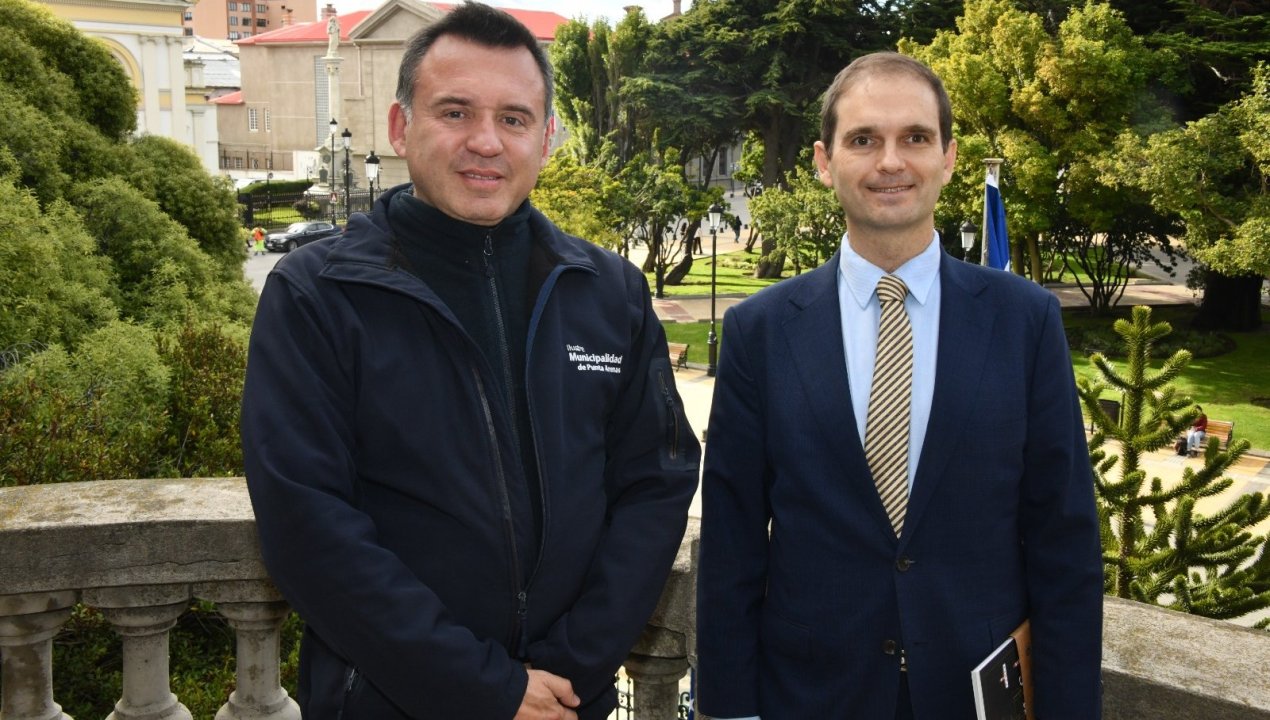 /alcalde-de-punta-arenas-recibe-al-nuevo-consul-argentino-para-fortalecer