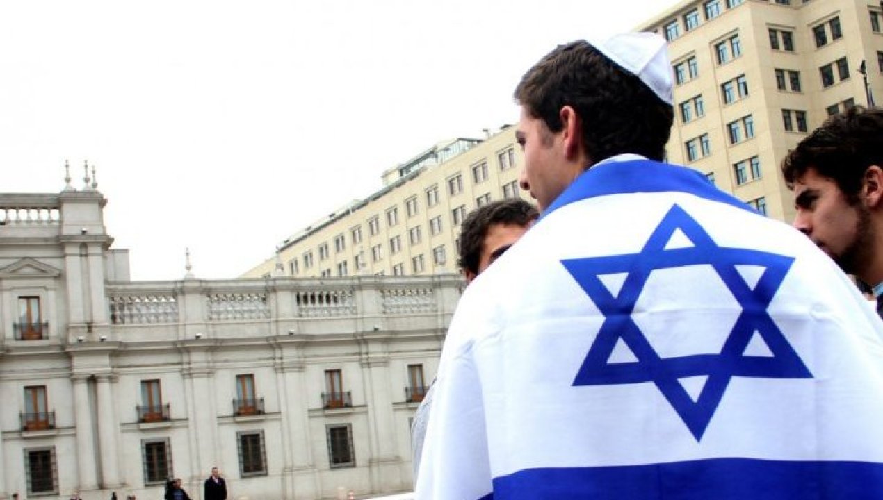 /actualidad/politica/oposicion-y-comunidad-judia-en-chile-exigen-regreso-de-embajador-a-israel