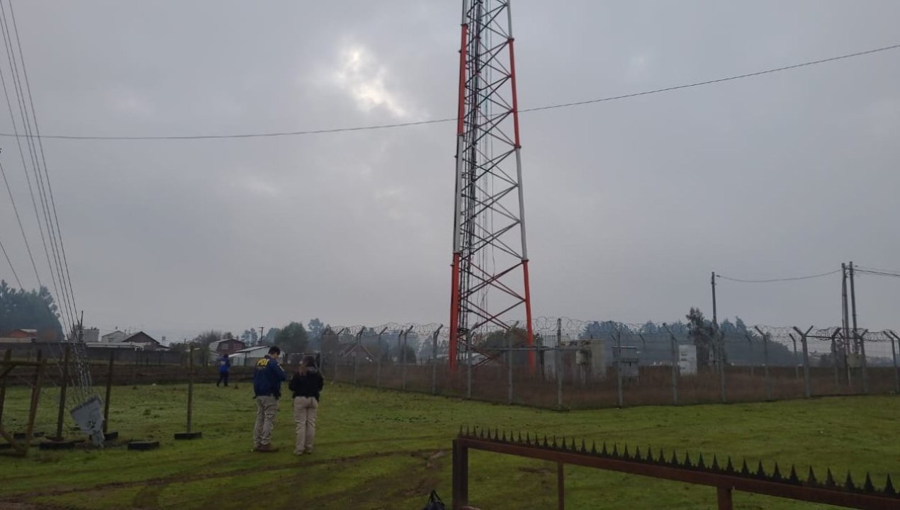 /regionales/region-de-la-araucania/desconocidos-prendieron-fuego-a-antenas-telefonicas-en-la-ruta