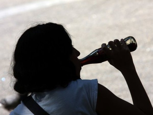 Bebidas azucaradas bajo la lupa: su consumo frecuente podría acelerar la caída de cabello