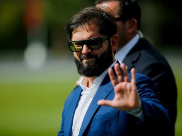 Giro político por el CAE: Boric cuestiona duros castigos a estudiantes endeudados