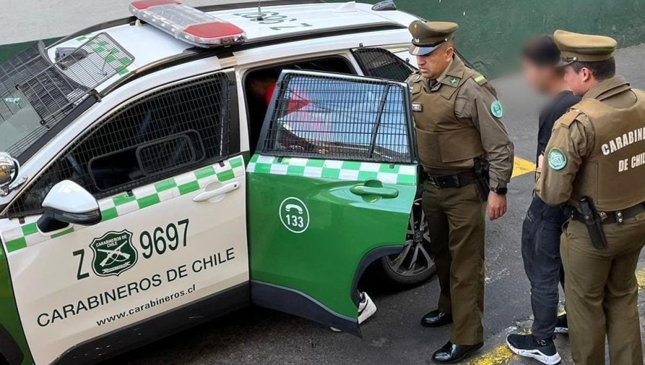 /carabineros-captura-a-dos-sujetos-que-andaban-en-un-vehiculo-robado