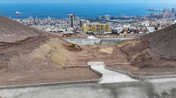 Un 98% de avance presenta la construcción de obras de control aluvional en quebrada Caliche