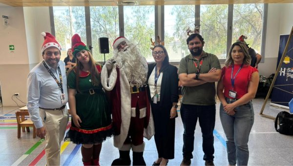 Hospital Regional de Antofagasta convirtió sus pasillos en un punto navideño de encuentro, alegría y contención