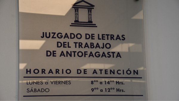 Juzgado del Trabajo de Antofagasta condena a empresa por vulneración de derechos fundamentales de 16 trabajadores migrantes
