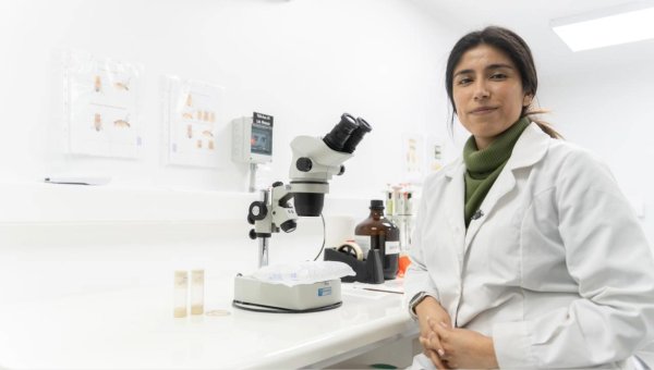 Científica de la UA recibe distinción STEM por su aporte a la región