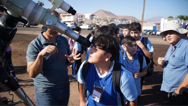 Escolares de la región celebraron Día Nacional de Astronomía en la UA