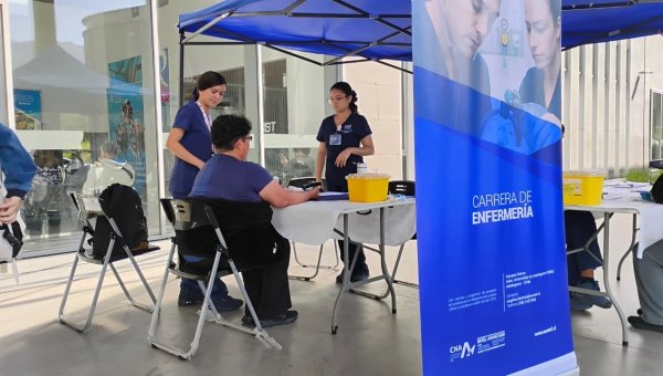 Estudiantes de Enfermería de la UA acercan la salud preventiva a la comunidad en su primera experiencia clínica