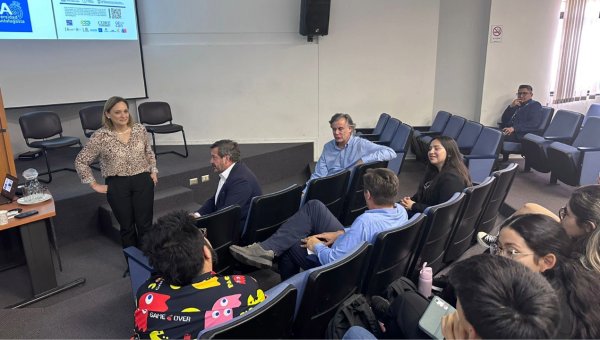 Universidad de Antofagasta y autoridades abordan formación de oncólogos en la macrozona norte