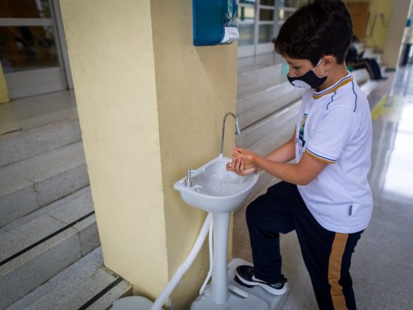 [Entrevista] Más de 1.300 escuelas rurales carecen de agua potable. Conversamos con la Fundación Amulén