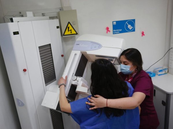 [Entrevista] Cáncer de Mama: Al menos el 12% de las mujeres puede padecerlo
