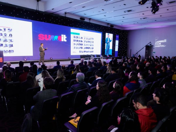 [Entrevista] 10 años Summit País Digital: Se demostró que «la sociedad chilena entiende de la importancia de lo que tratamos»