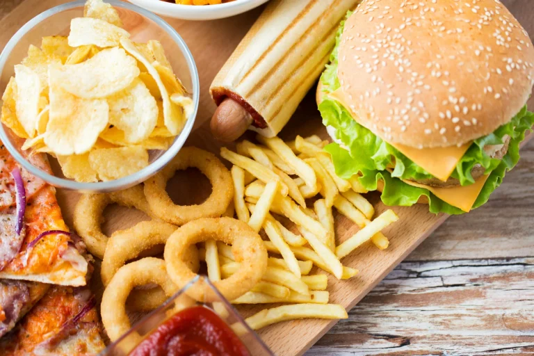 [Entrevista] Aumento en consumo de comida chatarra en Chile: «Malos hábitos sí influyen»