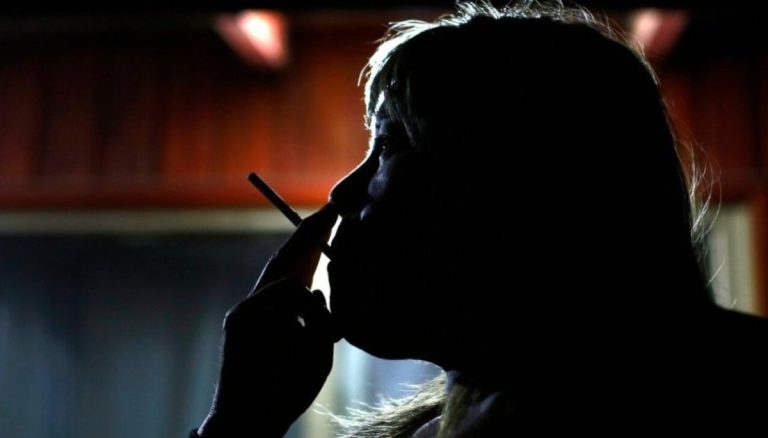 [Entrevista] Advierten riesgos sobre cigarrillos electrónicos: «Los saborizantes son irritantes y eventualmente cancerígenos»