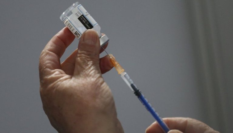 [Entrevista] Tecnofarma y vacunación contra Covid-19: “Chile es el país de América Latina con más nuevos contagios”