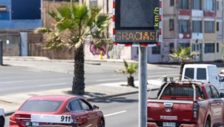 Finalizaron obras de seguridad vial y mejoramiento semafórico en cuatro comunas de la Región de Antofagasta.