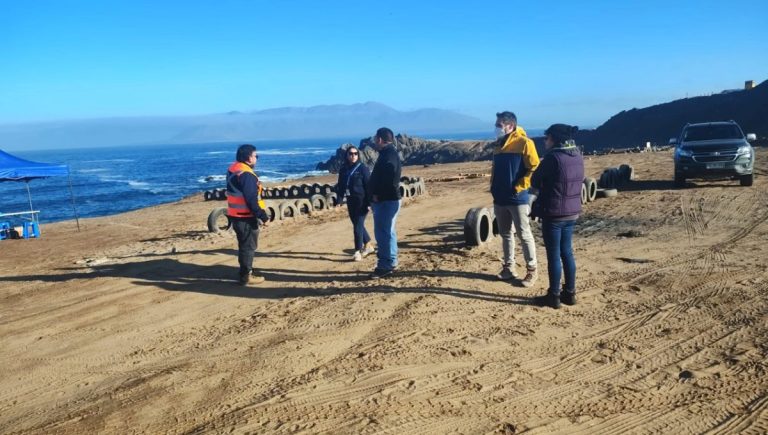 Bienes Nacionales coordina operativo de limpieza de terrenos ubicados en el costado sur de la planta desaladora de Antofagasta