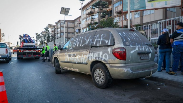 Municipalidad de Antofagasta refuerza el retiro de «autos-rucos» desde diferentes sectores de la ciudad