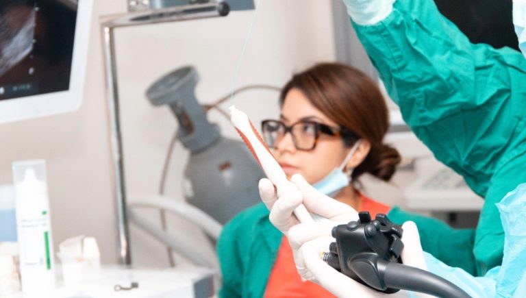 Hospital Regional de Antofagasta realiza endosonografía digestiva y avanza en lista de espera con operativo liderado por especialistas nacionales