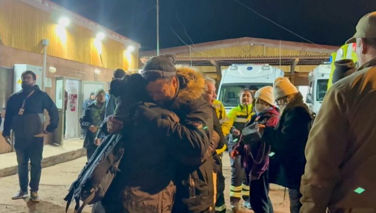 Región de Antofagasta: Rescatan a 59 personas atrapadas en la ruta 27Ch