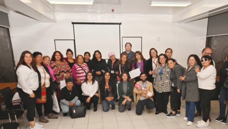 Realizan mesas comunales con mujeres del borde costero de la Región de Antofagasta