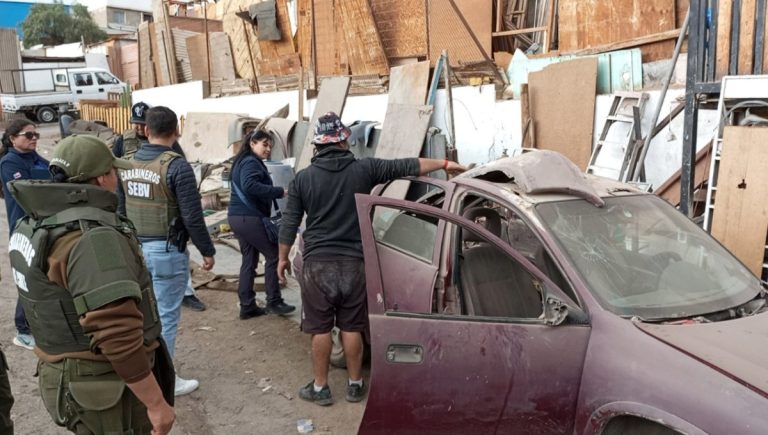 Villa el Salto de Antofagasta sancionan a talleres mecánicos clandestinos y denuncian a extranjeros irregulares.