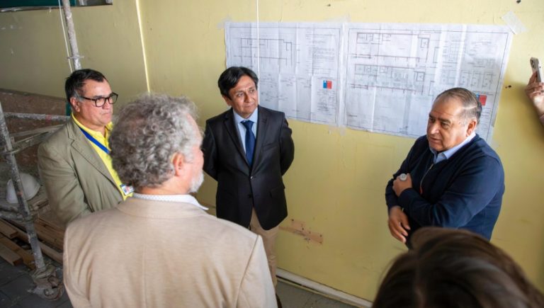 Gobernador Regional visitó el inicio de obras del proyecto de conservación del hospital de Mejillones