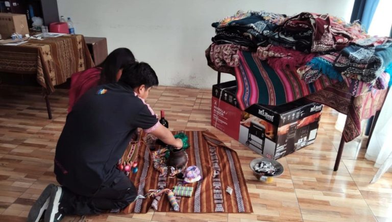 Residentes del Hogar Indígena Ayllu de Junaeb desarrollan taller textil