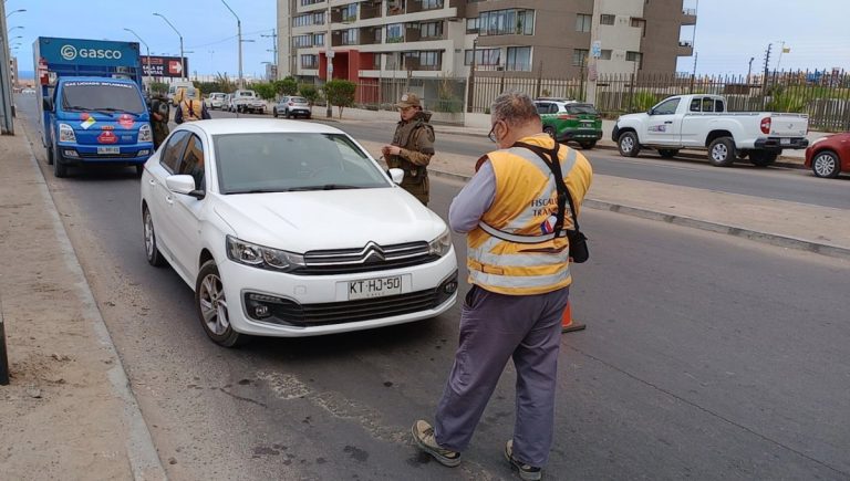 Antofagasta: Doce personas han sido detenidas en controles vehiculares en La Chimba