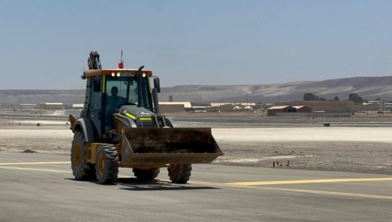 MOP realiza obras de conservación en pista de aterrizaje de Aeropuerto Andrés Sabella