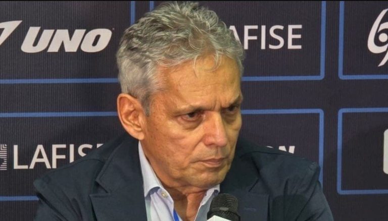 Reinaldo Rueda se quiebra tras eliminación de Honduras y admite “lección de humildad”