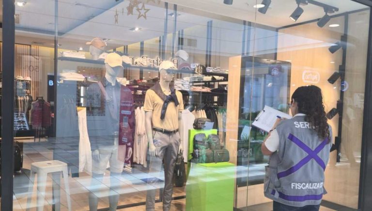 Sernac fiscaliza publicación de precios en vitrinas de tiendas en tiendas de Antofagasta