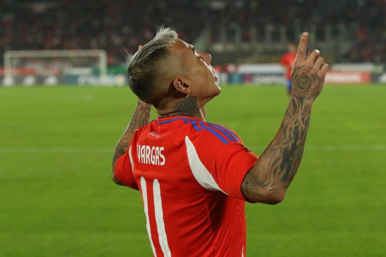 Eduardo Vargas vuelve a Universidad de Chile y se presentará este lunes