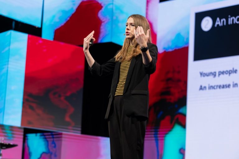 “La gente joven está redefiniendo la intimidad”: Marie Bergström explica el amor en tiempos de redes