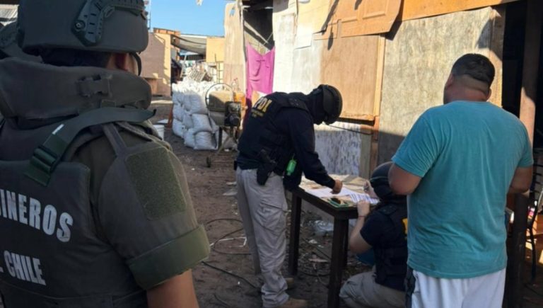 PDI realiza fiscalización migratoria en campamento del sector norte de Antofagasta: siete personas denunciadas