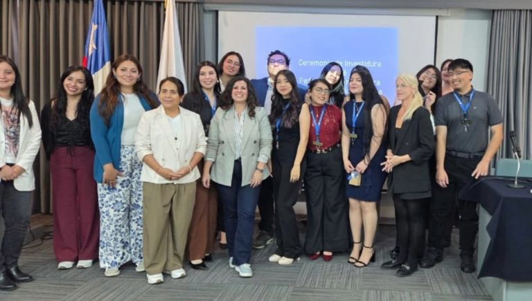 Pedagogía en Inglés realizó ceremonia de investidura para estudiantes en Práctica Profesional