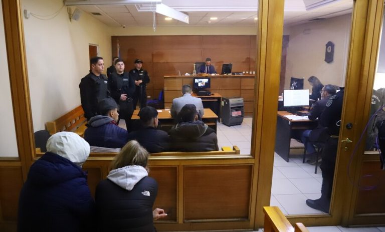 Tribunal condena a tres carabineros por apremios ilegítimos contra lonco Alberto Curamil