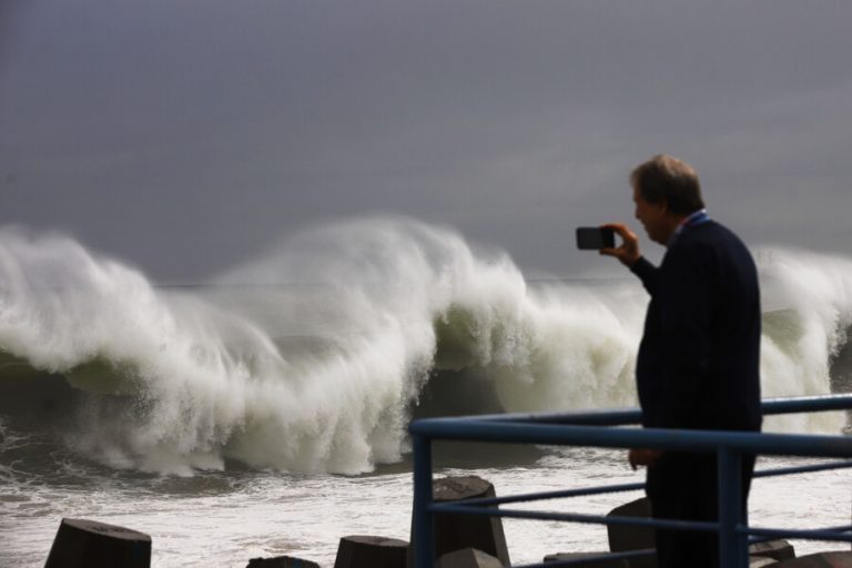 Armada alerta marejadas desde el Golfo de Penas hasta Arica y Juan Fernández
