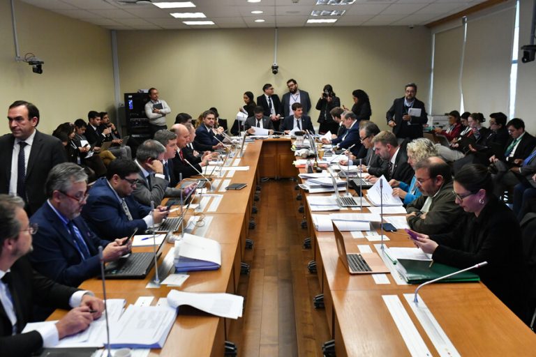Gobierno logra aprobar proyecto de Reconstrucción en Comisión de Hacienda