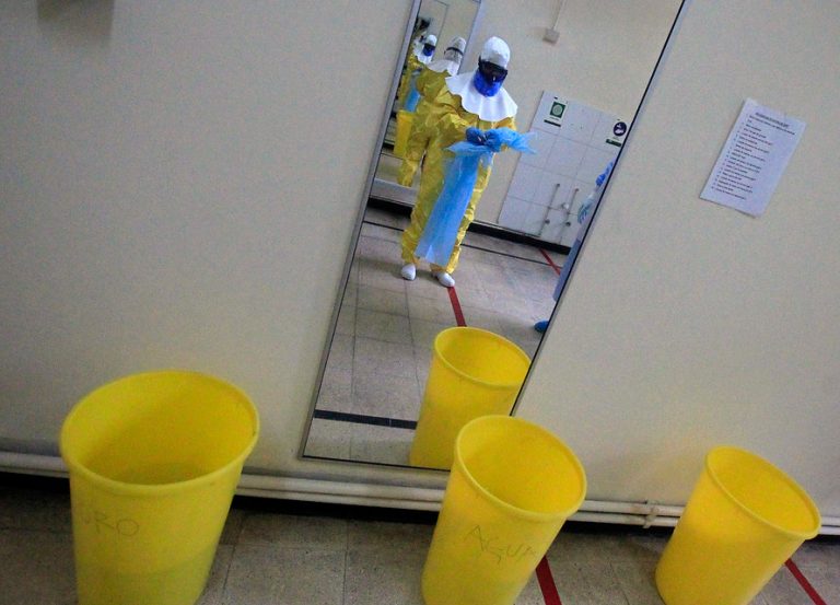 OMS declara emergencia internacional por brote de ébola en África