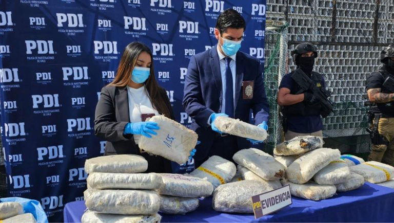 Despliegue operativo permite incautar 345 kilos de cannabis que estaban ocultos en plena pampa